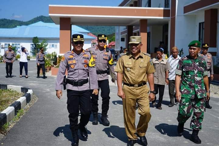 Bupati Bolmut Depri Pontoh, saat menghadiri apler gelar pasukan Operasi Ketupat Samrat 2023, di Polres Bolmut. (Foto: Istimewa) 